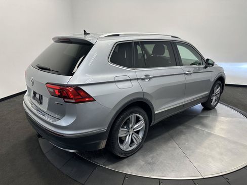 Used 2020 Volkswagen Tiguan SEL AWD/4WD image 7