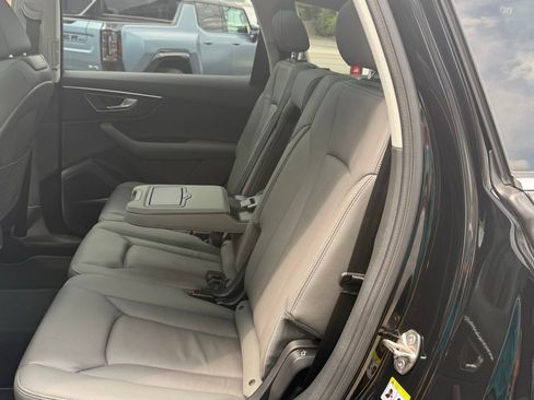 Used 2025 Audi Q7 3.0T Premium Plus AWD/4WD image 38