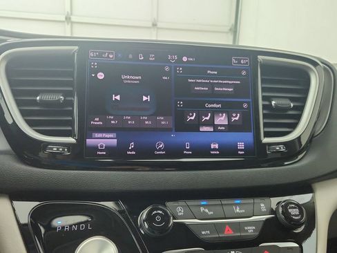 Certified 2024 Chrysler Pacifica Touring-L FWD image 27