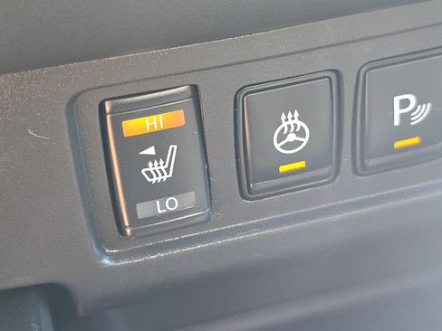 Used 2022 Nissan Frontier Pro-X RWD image 9