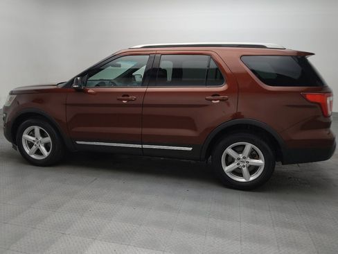 Used 2016 Ford Explorer XLT FWD image 3