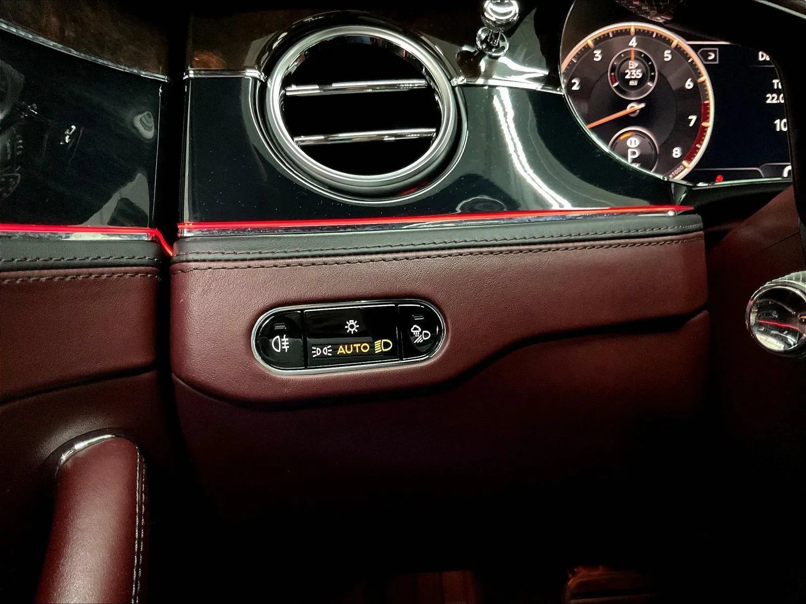 Used 2021 Bentley Flying Spur V8 AWD/4WD image 25