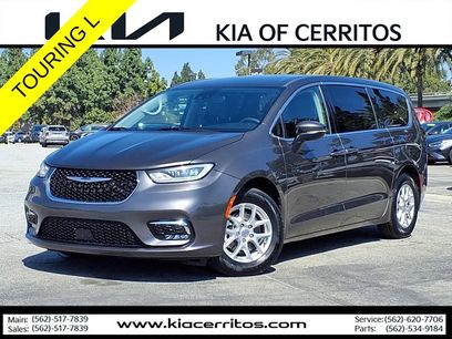 Used 2023 Chrysler Pacifica Touring-L