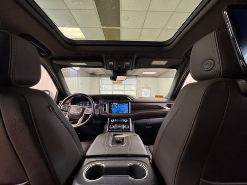 Used 2023 GMC Yukon XL Denali w/ Advanced Technology Package AWD/4WD image 22