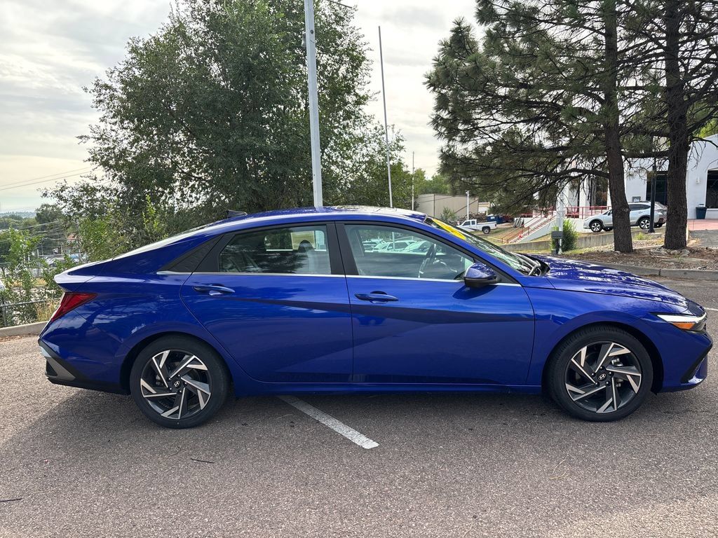 Certified 2024 Hyundai Elantra Limited FWD image 6