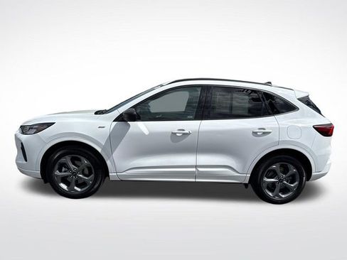 Used 2023 Ford Escape ST-Line w/ Tech Pack #1 AWD/4WD image 2
