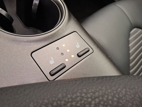 Certified 2021 Toyota Camry SE w/ Cold Weather Package image 19