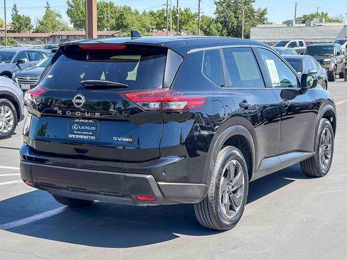 Used 2024 Nissan Rogue SV AWD/4WD image 3