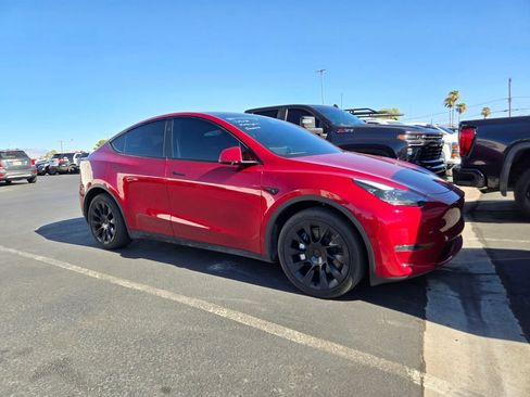 Used 2024 Tesla Model Y Long Range AWD/4WD image 1
