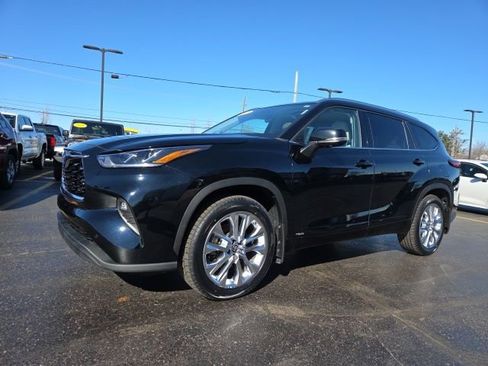 Used 2023 Toyota Highlander Limited image 3
