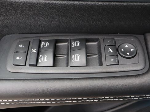 New 2026 Chrysler Pacifica Limited w/ Uconnect Theater Family Group image 10