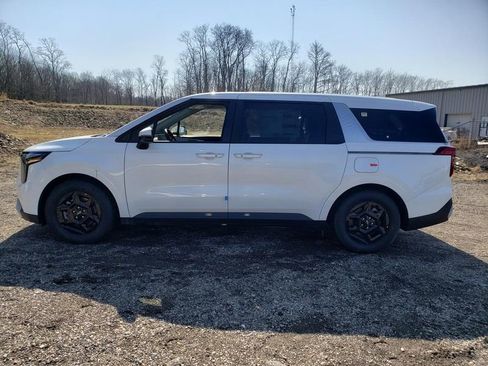 New 2026 Kia Carnival LXS image 3