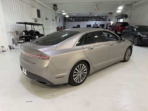 Used 2020 Lincoln MKZ image 5