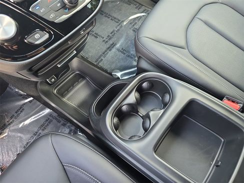 New 2026 Chrysler Voyager LX image 27