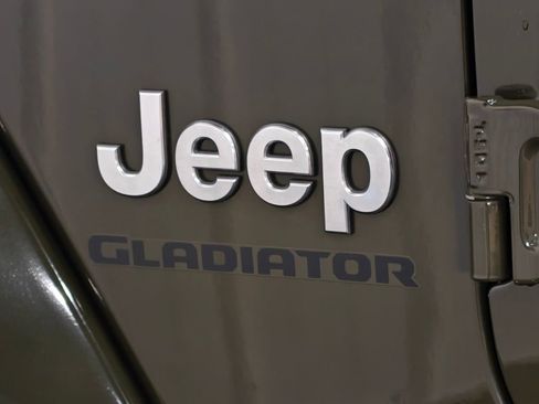 Used 2022 Jeep Gladiator Overland w/ Popular Equipment Package AWD/4WD image 56