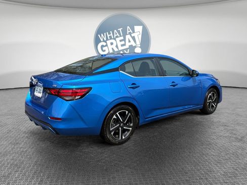 Used 2024 Nissan Sentra SV image 3