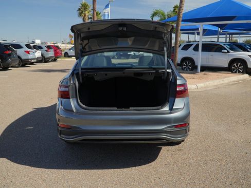 Used 2023 Volkswagen Jetta SE image 7