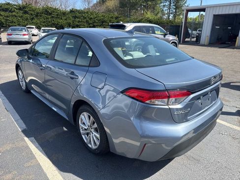 Used 2024 Toyota Corolla LE w/ LE Convenience Package image 2