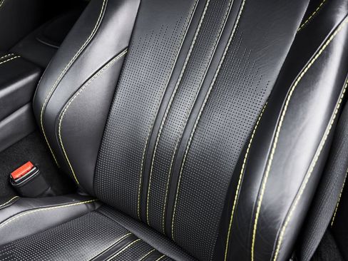 Used 2023 Aston Martin V8 Vantage Coupe RWD image 38