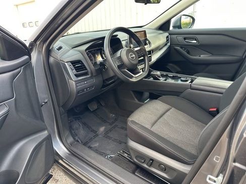 Used 2024 Nissan Rogue SV image 32