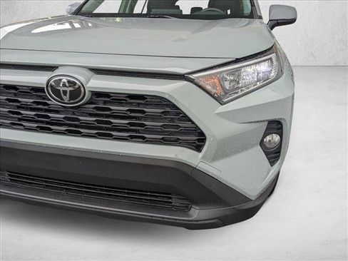 Used 2019 Toyota RAV4 XLE Premium image 19
