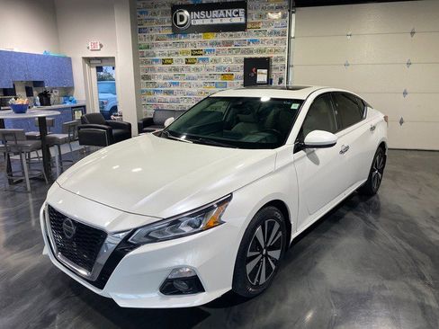 Used 2019 Nissan Altima 2.5 SV image 3