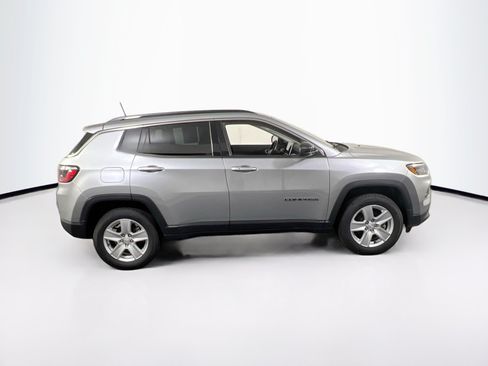 Used 2022 Jeep Compass Latitude w/ Convenience Group AWD/4WD image 4