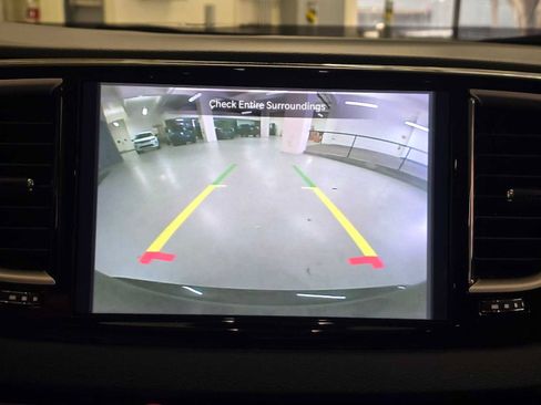 Used 2023 Chrysler Pacifica Touring-L FWD image 29