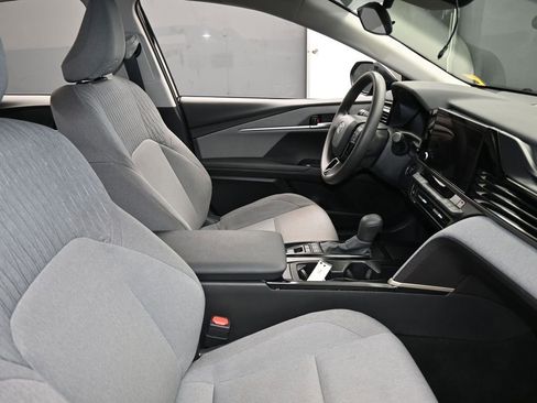 Used 2025 Toyota Camry LE image 42