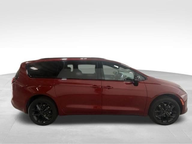 New 2027 Chrysler Pacifica Select AWD/4WD image 5