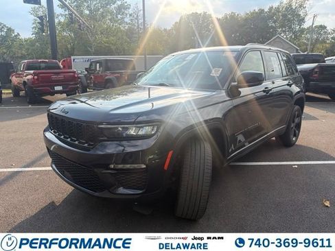 Used 2023 Jeep Grand Cherokee Limited w/ Black Appearance Package AWD/4WD image 1