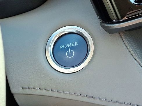 Used 2021 Toyota Highlander LE image 24