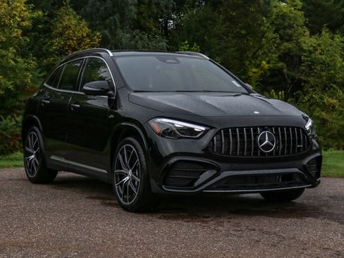 New 2026 Mercedes-Benz GLA 35 AMG 4MATIC image 2