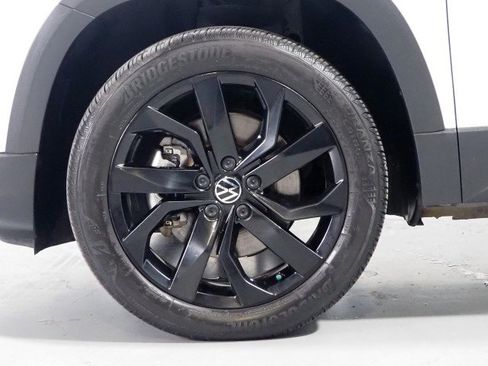 Used 2024 Volkswagen Taos SE w/ Panoramic Sunroof Package FWD image 39