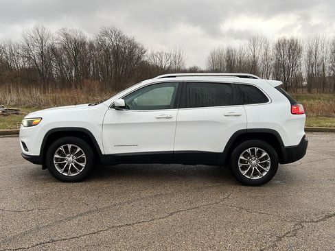 Used 2019 Jeep Cherokee Latitude Plus w/ Comfort/Convenience Group image 2