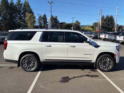 Used 2024 GMC Yukon XL Denali Ultimate AWD/4WD image 8