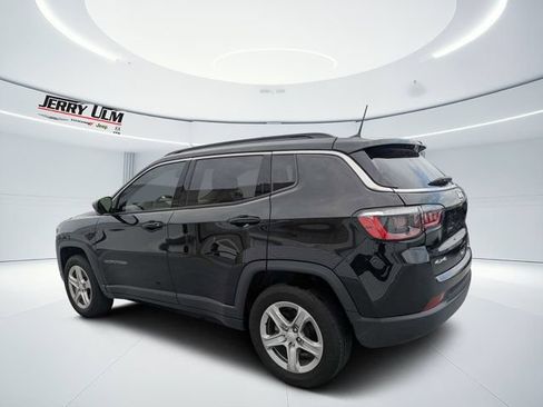 Used 2023 Jeep Compass Latitude w/ Sun and Sound Group AWD/4WD image 5