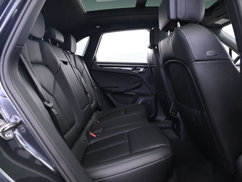 Used 2026 Porsche Macan AWD/4WD image 18