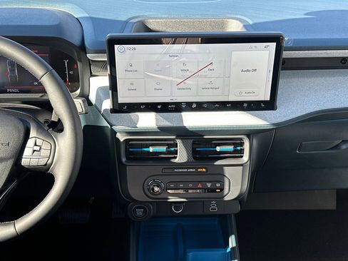 New 2025 Ford Maverick XLT w/ Equipment Group 301A image 17