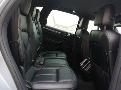 Used 2017 Porsche Cayenne Platinum Edition image 16