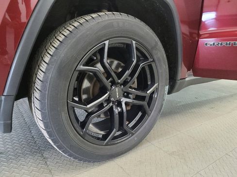 Used 2017 Jeep Grand Cherokee Limited AWD/4WD image 31