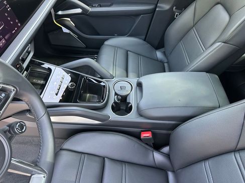 New 2026 Porsche Cayenne Turbo AWD/4WD image 18
