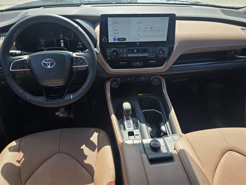 Used 2025 Toyota Grand Highlander AWD Hybrid image 15