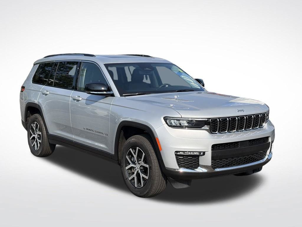 Used 2024 Jeep Grand Cherokee L Limited AWD/4WD image 2