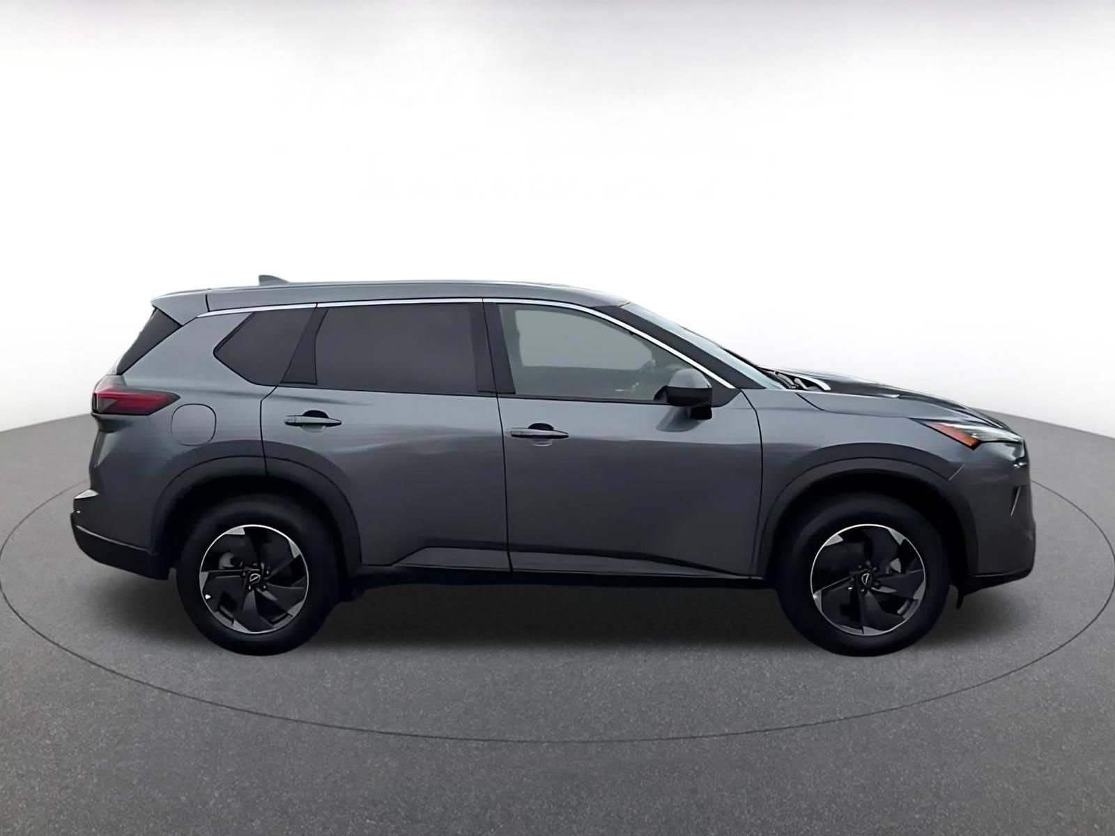 Used 2025 Nissan Rogue SV AWD/4WD image 14