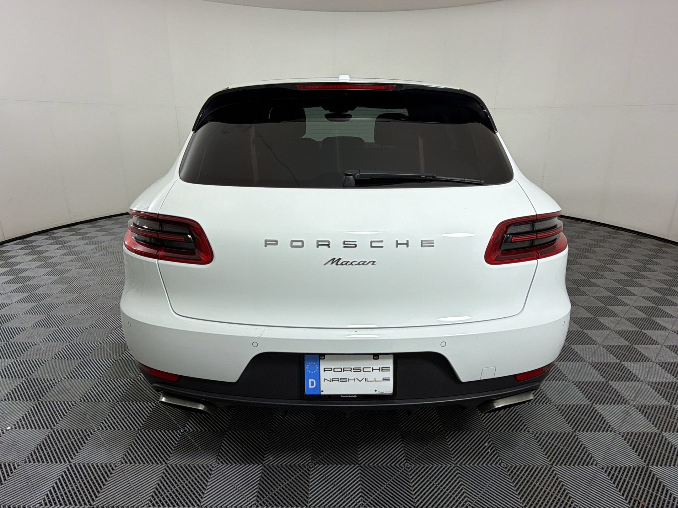 Used 2018 Porsche Macan AWD/4WD image 11