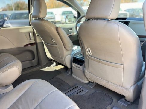 Used 2013 Toyota Sienna XLE image 14