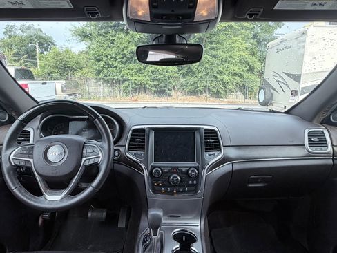Used 2018 Jeep Grand Cherokee Overland AWD/4WD image 12