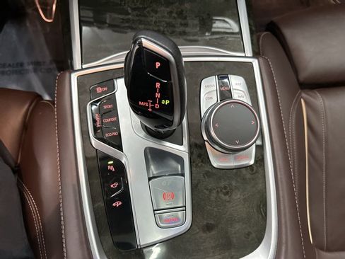 Used 2022 BMW 750i xDrive image 20