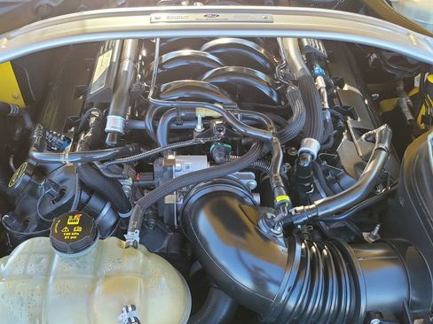 Used 2016 Ford Mustang Shelby GT350 w/ Technology Package image 31